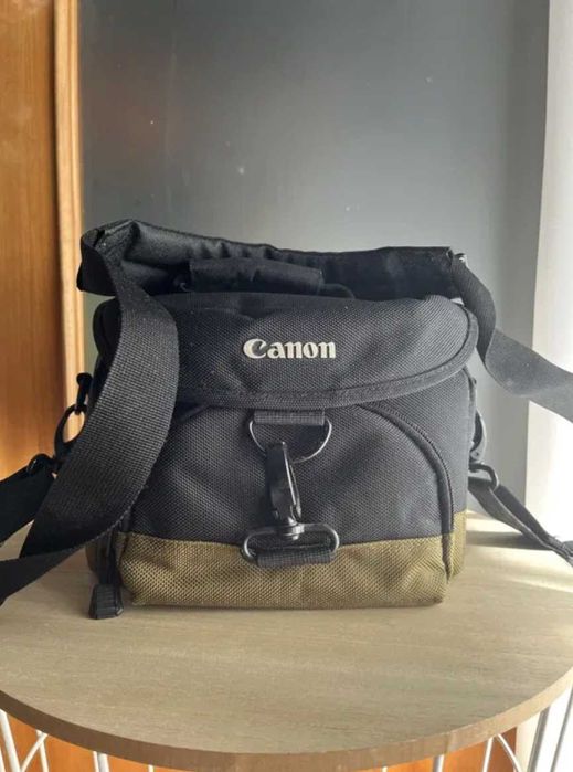 Kit Canon 600D + objetiva EF 18-55mm c/ mala e acessórios