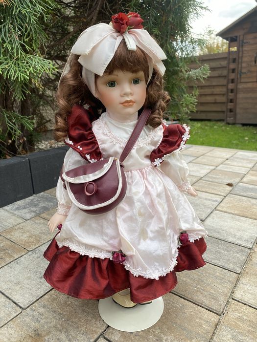 lalka porcelanowa