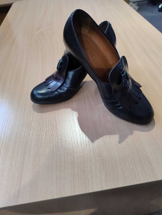 Buty że skóry naturalnej Quazi