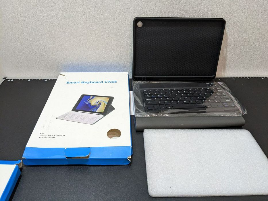 Чохли для планшетів з клавіатурою