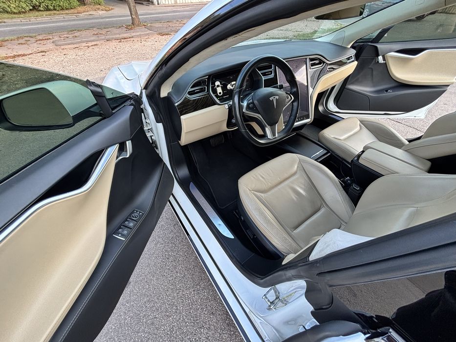 Tesla model S 75
