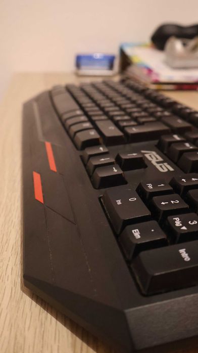 Teclado Gaming ASUS Sagaris GK100 Mecânico — PT — Preto