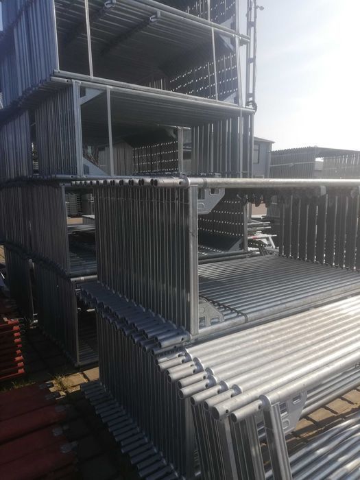 Rusztowanie fasadowe 200 m2 typ L73 bauman altrad klinowe