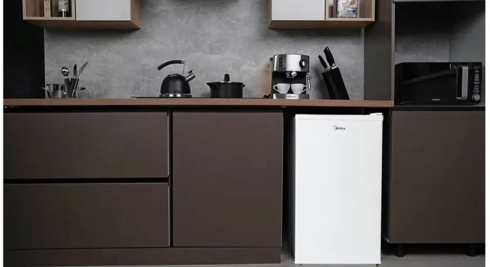 Новый Холодильник однокамерный отельный не большой