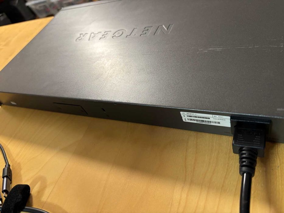 Switch 24 Portas - Netgear S330-28X-PoE+ (PoE 10Gbps)