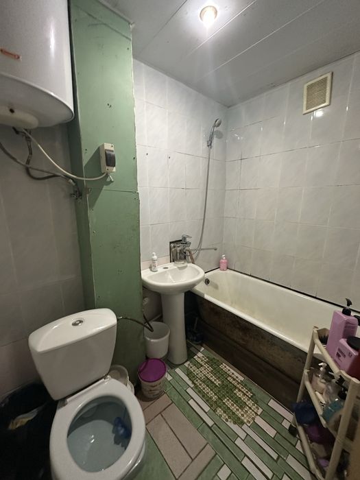Продаю квартиру Коржі Київська обсласть  площа 61м2, 3-кімнатна квартира 4й поверх індивідуальне газове опалення Житловий стан 29000$