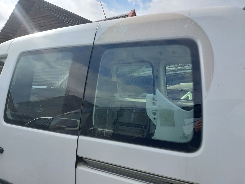 Бокове скло бічне на Фольцваген Каді Volkswagen Caddy 2010-2015 р