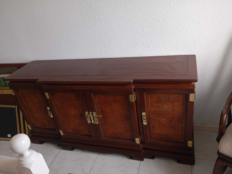 Móvel para louça em conjunto com cómoda