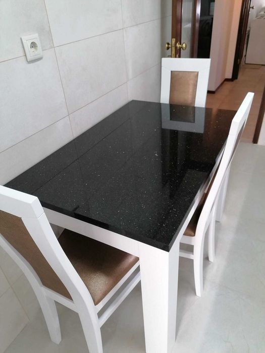 Conjunto Mesa com 4 Cadeiras