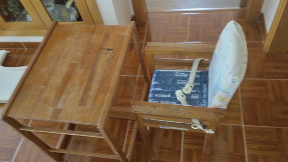 Mesa de atividades com cadeira elevada