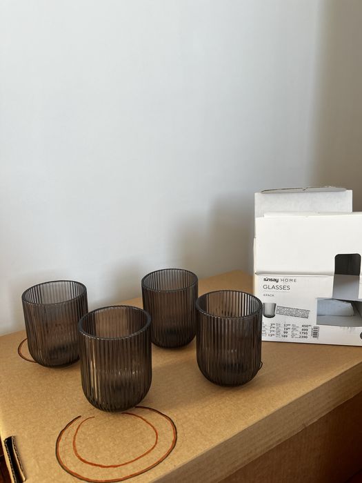 Нові стакани для напоїв