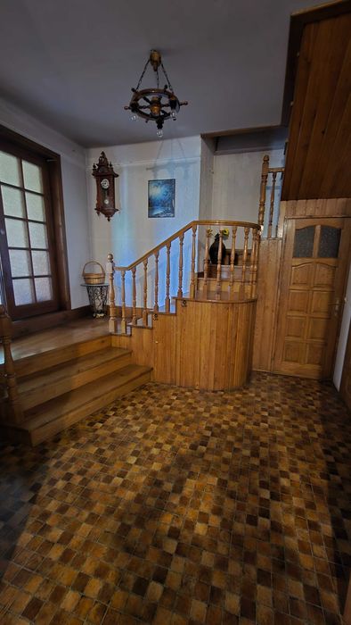 Продається будинок в центрі міста.