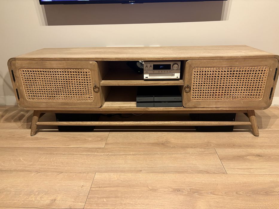 Szafka z drewna mindi