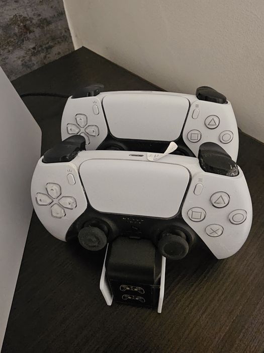 Playstation 5 fat z napedem dysk 1tb z ladowarka i 2 pady