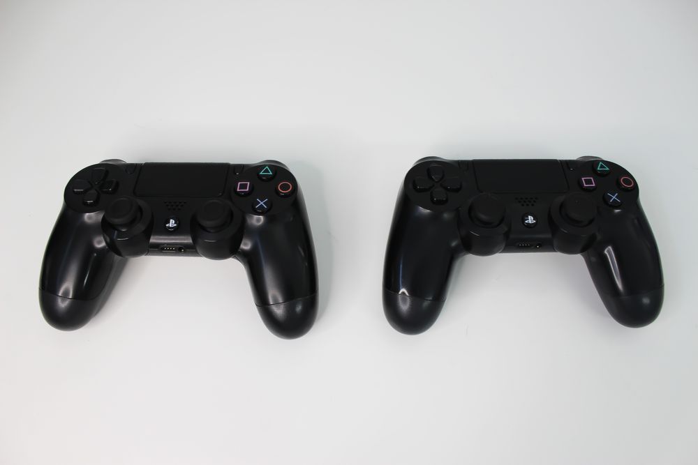 PS4 1Tb/ 2 comandos/ 1 cabo de carregamento/ Caixa original