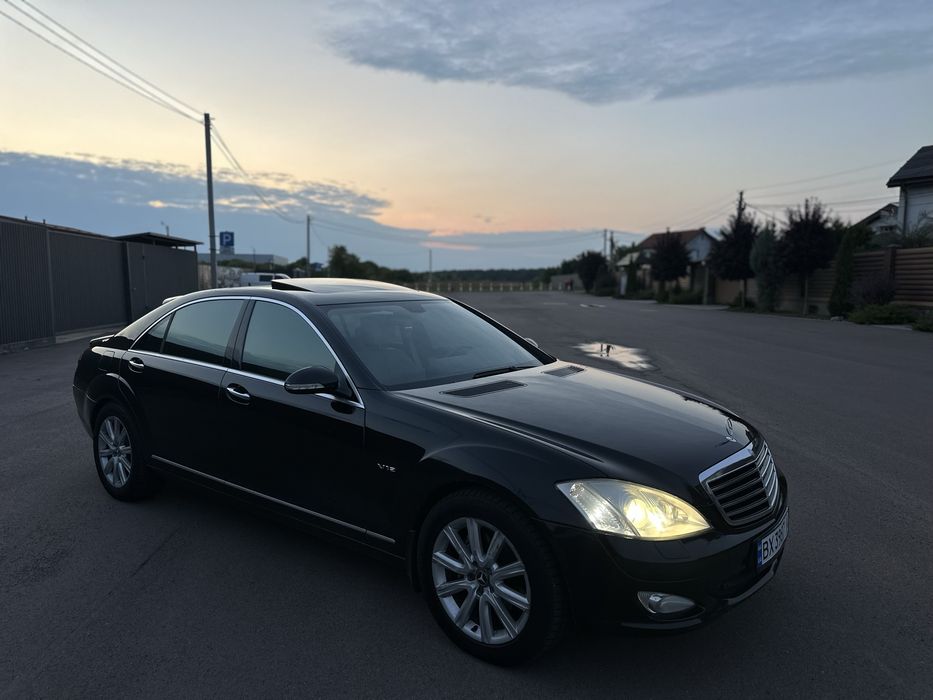 Mercedes-Benz W221
