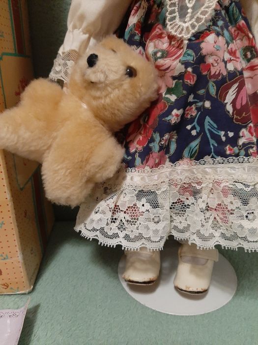 Порцелянова лялька