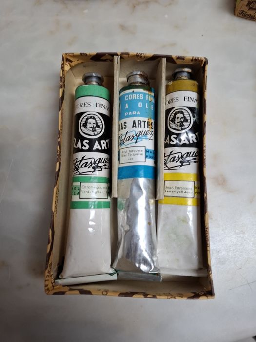 Bisnagas de tinta doleo belas artes