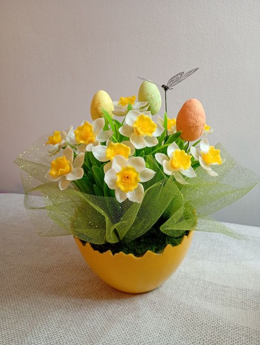 Kwiaty zalane cementem