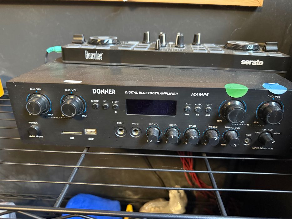 Amplificador e mesa de mistura