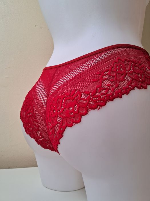 Lingerie, moda praia e arranjos, costura personalizada e profissional