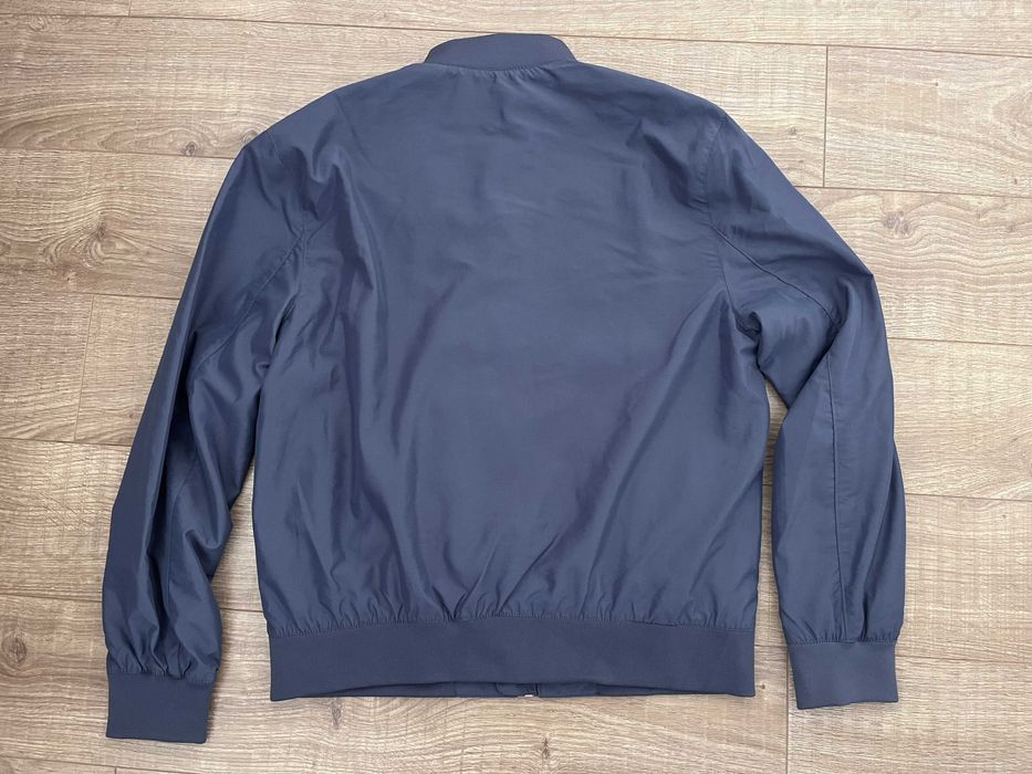 Бомбер H&M, розмір M, стан нового, вдягався 3 рази.