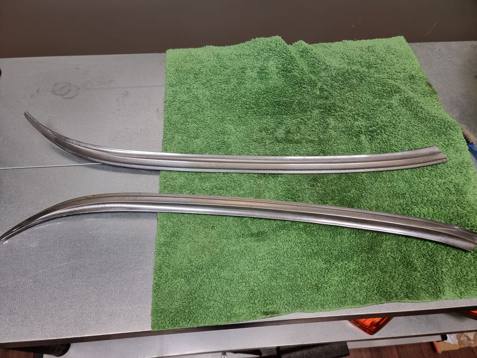Frisos inferiores do parabrisas Mercedes W115