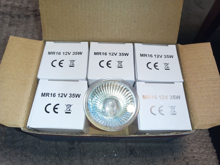 Żarówki halogenowe MR16 35W.