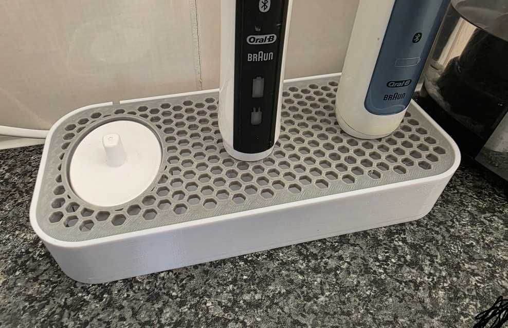 Organizer na 3 szczoteczki Oral-B z miejscem na ładowarkę
