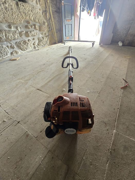 Aparador de cesca telescópio stihl HL 75