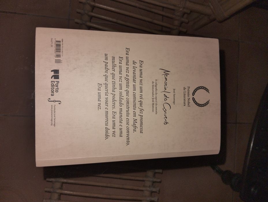 Livro " Memorial do Convento" de José Saramago