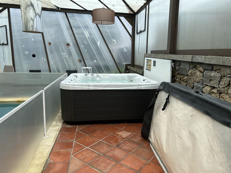 Jacuzzi/ Spa 6 lugares com cromoterapia