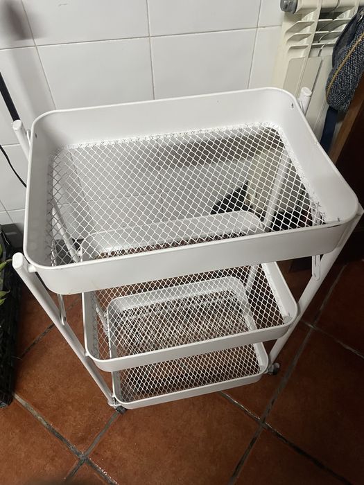 Prateleiras para arrumção em bom estado