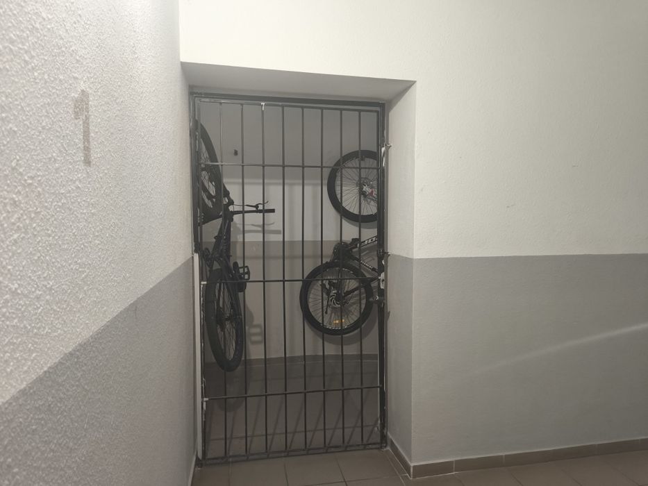 Трьохкімнатна 123 м.кв. з ремонтом Тургенівська