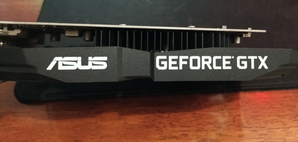 Gráfica ASUS GTX 1650 4gb