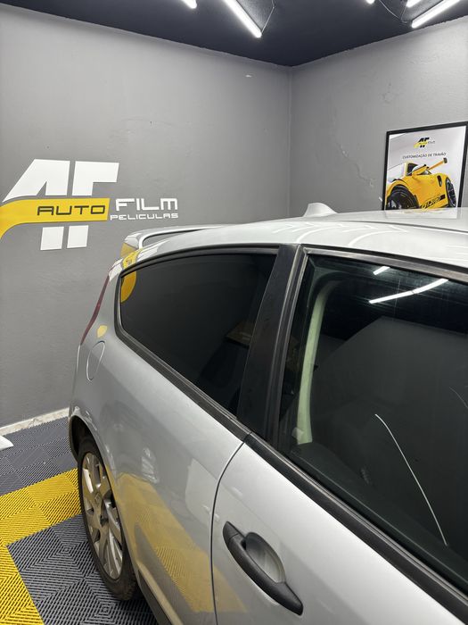 Película solar automotiva