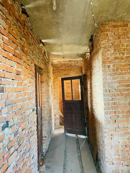 Недобудова 70% готовності, 576 м², с. Раневичі, 23 сотки, Дрогобич 1хв