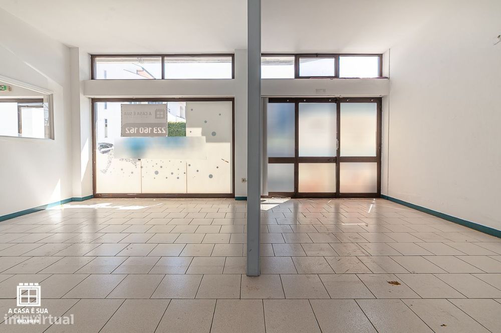 Loja com 254 m2 em São Félix da Marinha - Exclusivo