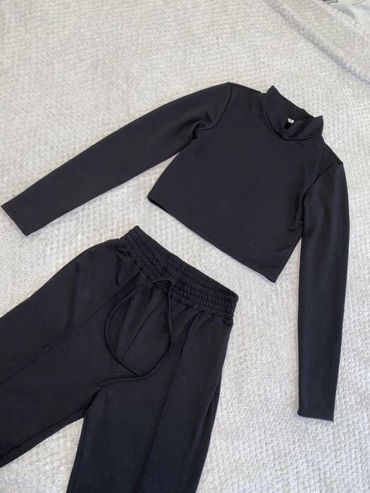 Чорний базовий костюм розмір xs-s