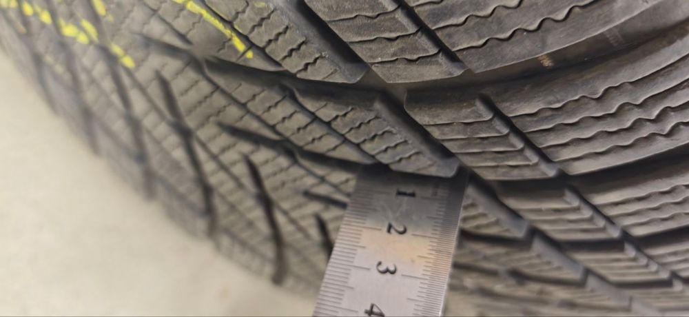 Зимові шини Goodyear Ultra Grip performance 3  255/45/r19 104v