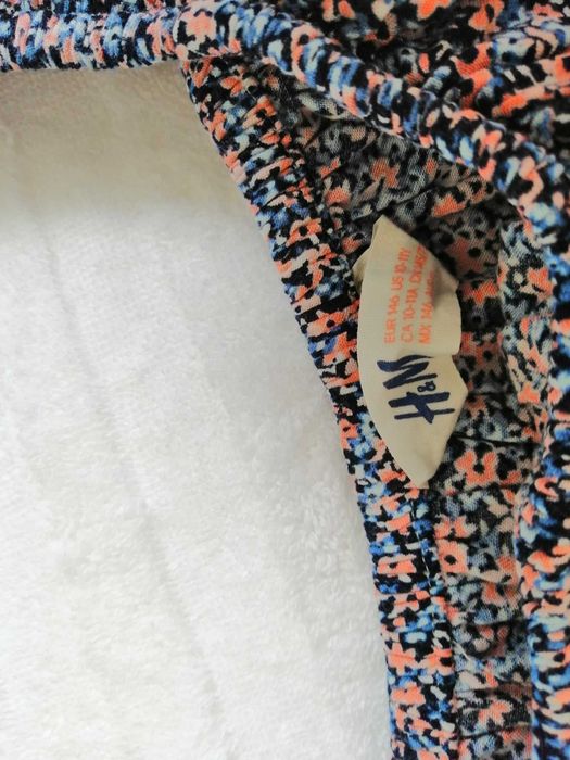Krótki  top z falbaną H&M, 10-11 lat. Wzrost 146 cm.