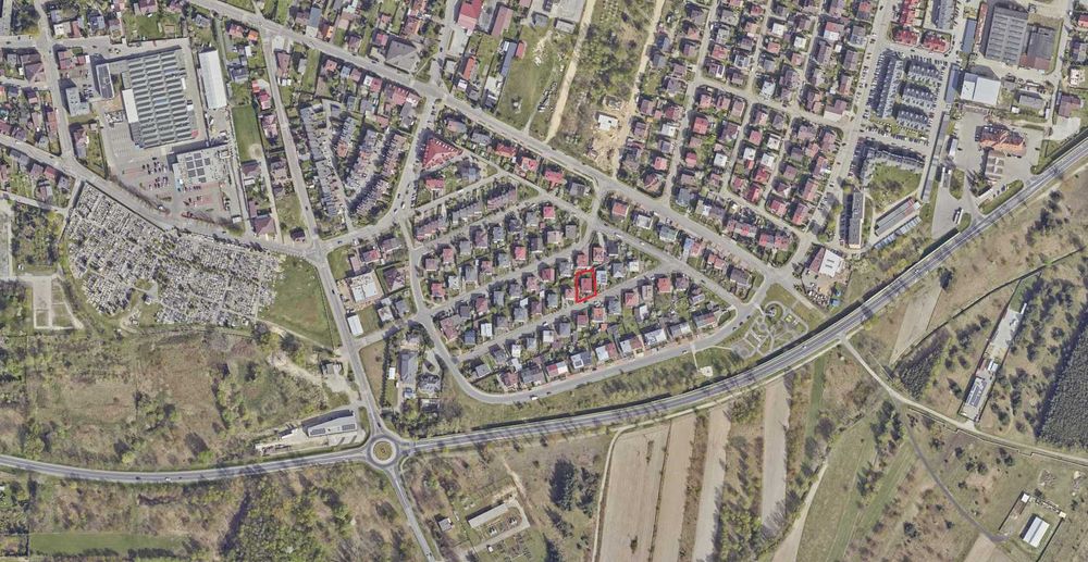 Dom z garażem na działce 5 arowej