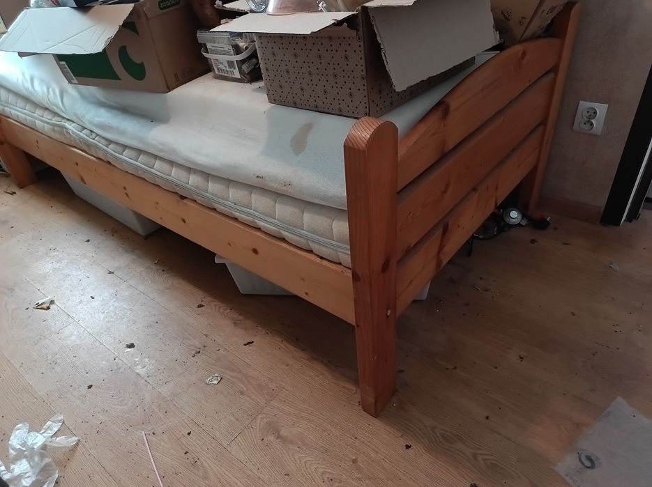 Rama łóżka na materac 90 x 200 gruba stabilna sosnowa