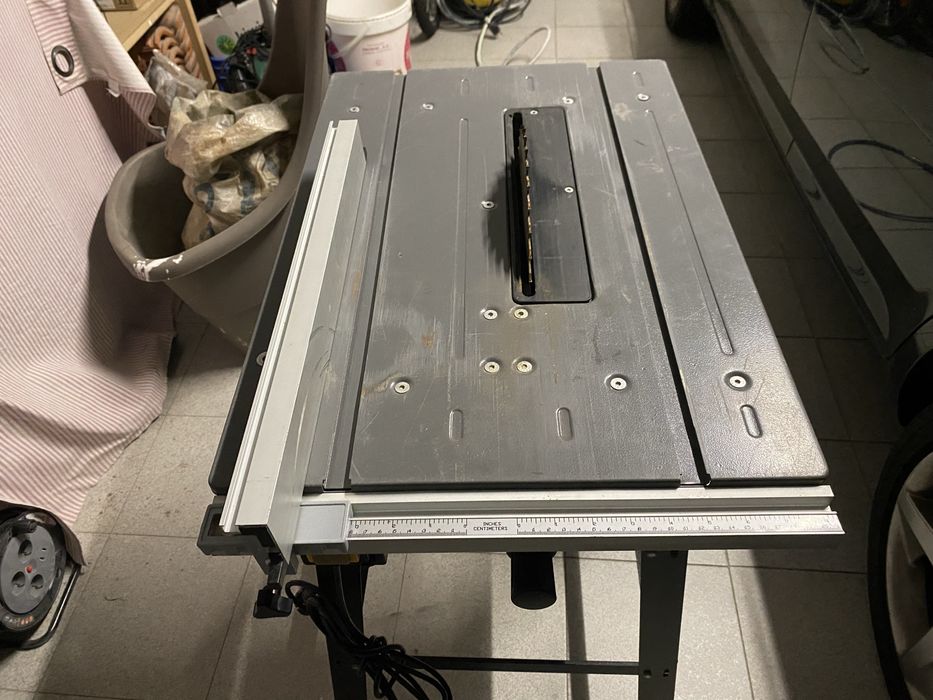 Serra de mesa em bom estado