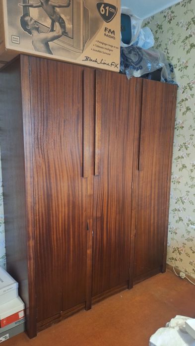 Armario de quarto em Mogno