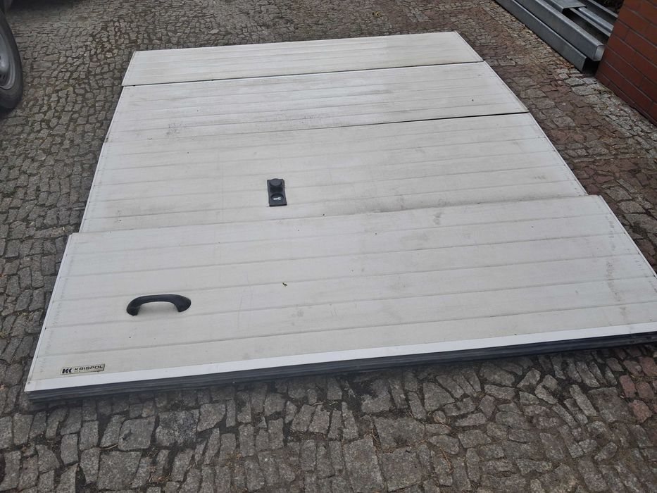 Brama garazowa panelowa