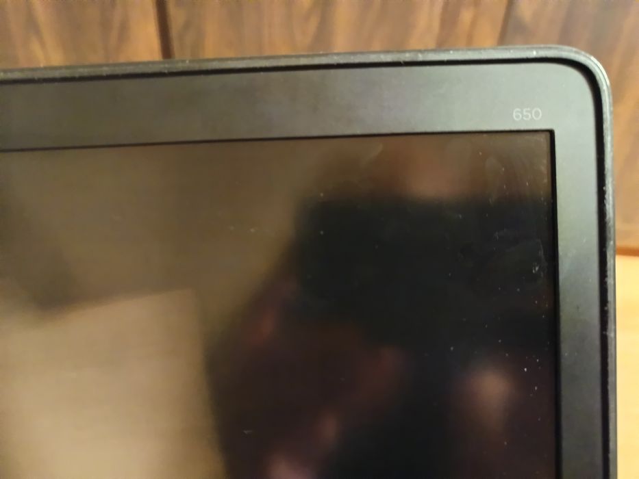 Używany laptop bez dysku i RAM - na części