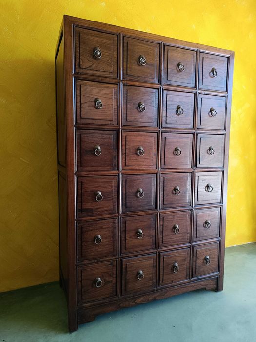 Armário de 24 gavetas