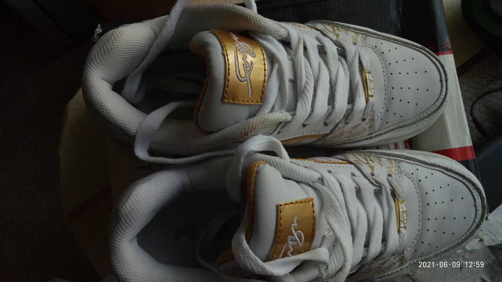 кроссовки женские