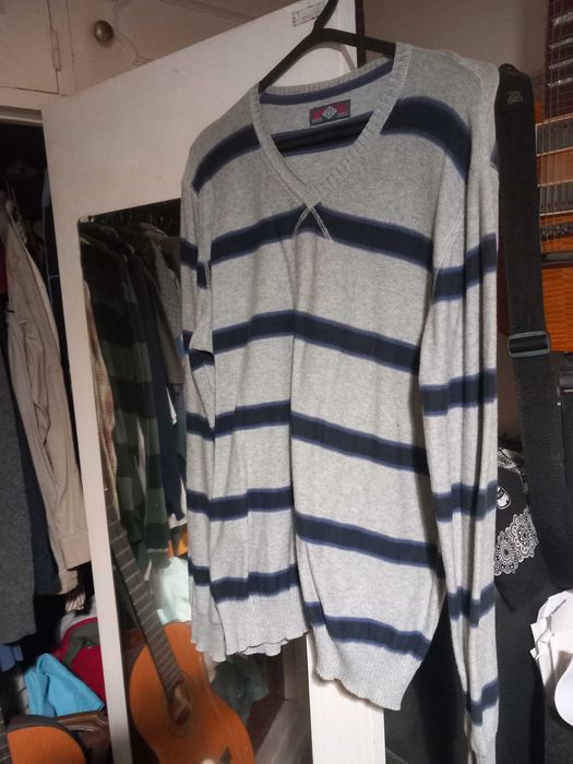 Camisola Cinzenta e Azul 3 euros